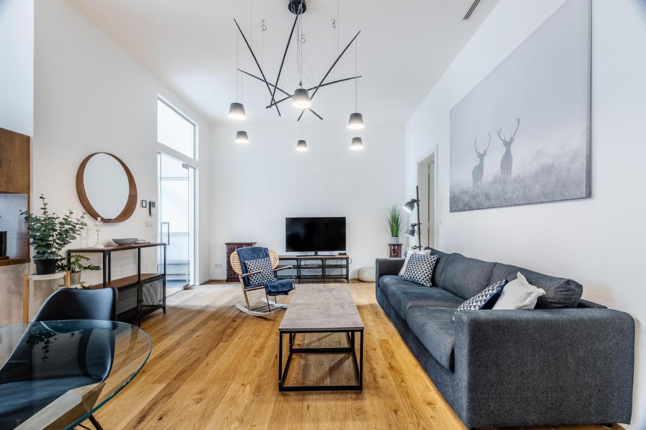Elegant Apartments Located In The Centre Of Прага Экстерьер фото