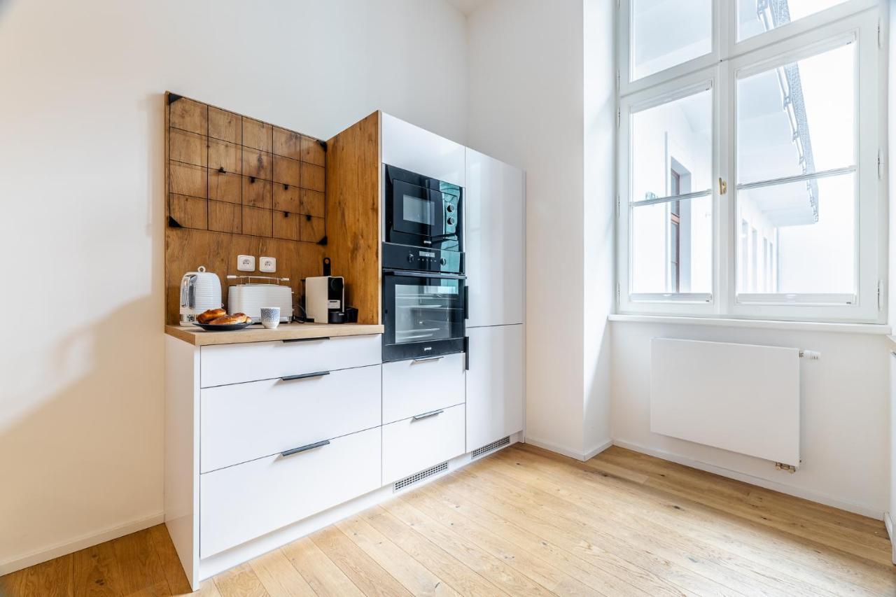 Elegant Apartments Located In The Centre Of Прага Экстерьер фото