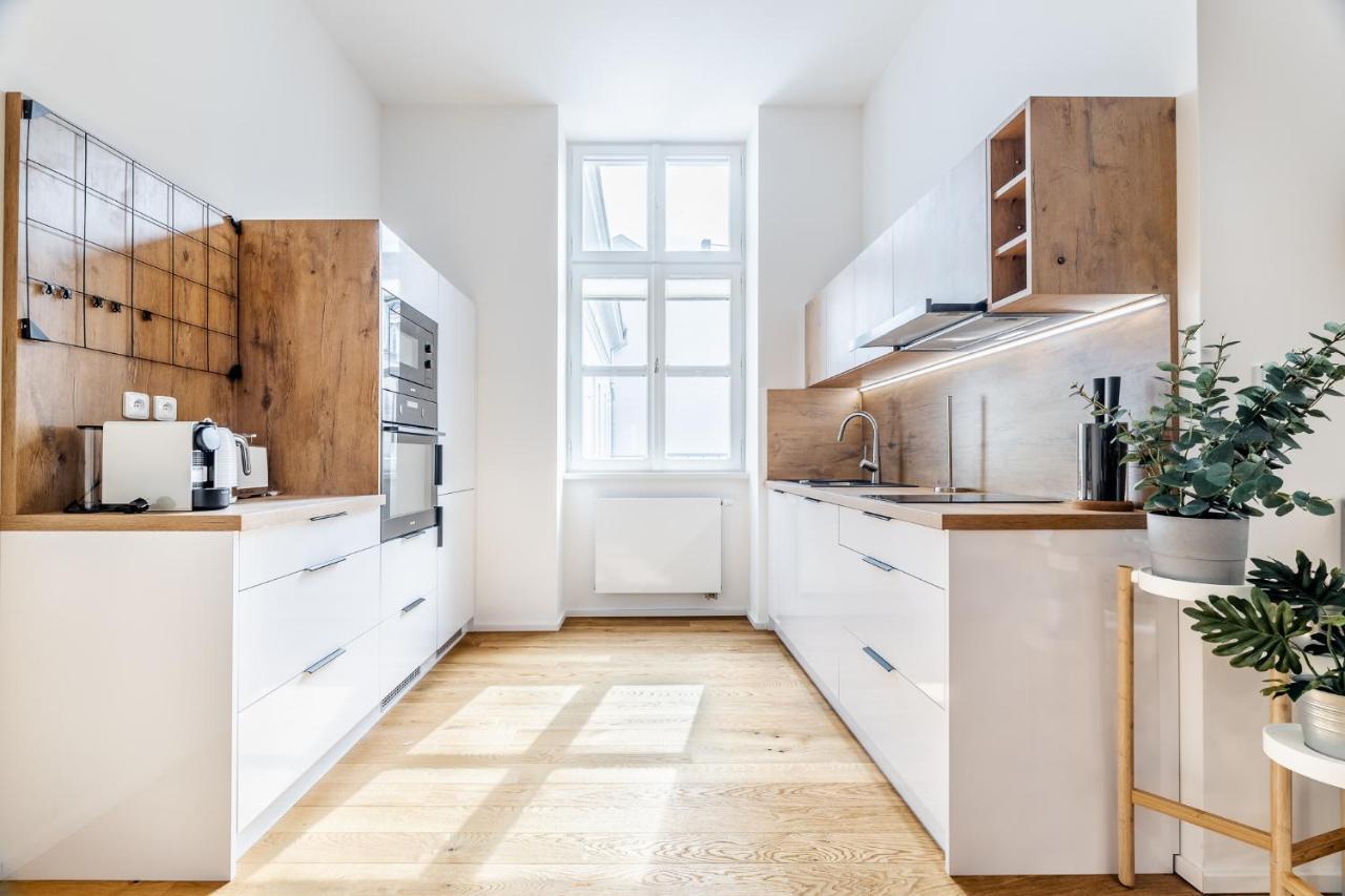 Elegant Apartments Located In The Centre Of Прага Экстерьер фото