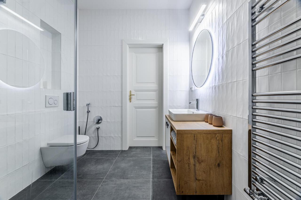Elegant Apartments Located In The Centre Of Прага Экстерьер фото